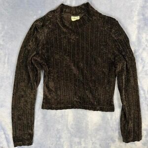 Vintage Miken black velvet long sleeve top with a unique pattern. Women Size: M